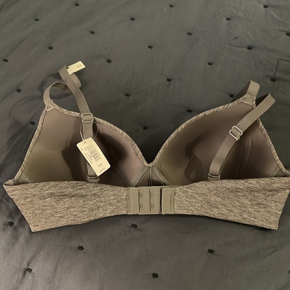 GapBody Breath Wireless Bra - Picture 2 of 5